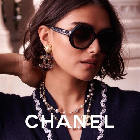 occhiali chanel con scritta|Chanel sunglasses new collection.